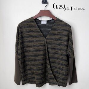Chalet et ceci V-Neck Textured Woven Top